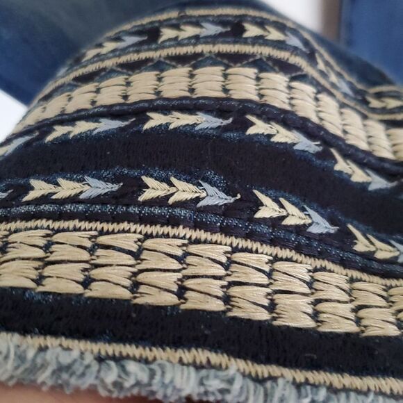 DRIFTWOOD Blue Cropped Jeans with Embroidered Hem Size 31 - Picture 6 of 10